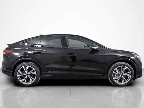 Used 2025 Audi Q4 e-tron Premium w/ Convenience Package image 6