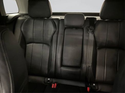 Used 2019 Land Rover Range Rover Evoque SE Premium image 16