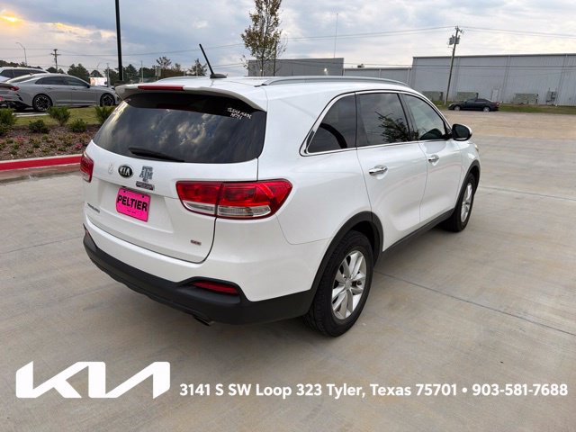 Used 2017 Kia Sorento FWD image 10