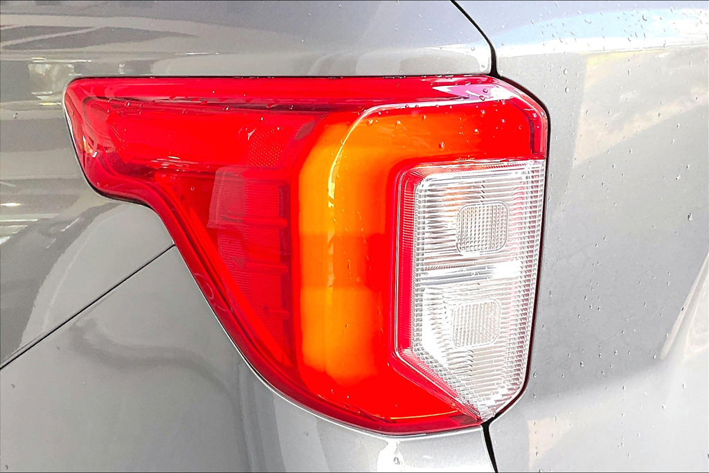 Used 2023 Ford Explorer XLT AWD/4WD image 17
