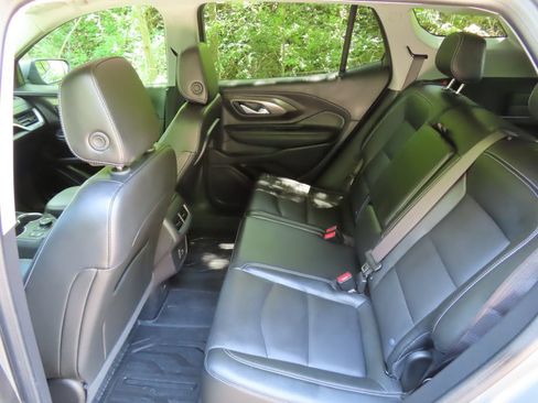 Used 2024 GMC Terrain SLT w/ Infotainment Package II AWD/4WD image 30
