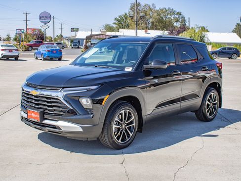 Used 2025 Chevrolet TrailBlazer LT w/ Convenience Package AWD/4WD image 4
