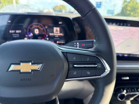 New 2025 Chevrolet Suburban Premier image 40