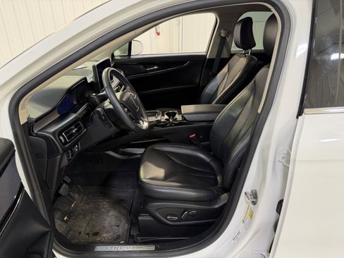 Used 2023 Lincoln Nautilus AWD w/ Premium Package image 10