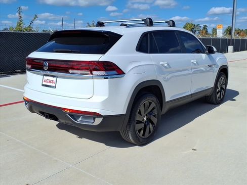 New 2026 Volkswagen Atlas Cross Sport SE FWD image 6