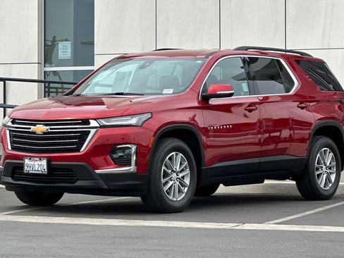 Used 2023 Chevrolet Traverse LT image 7
