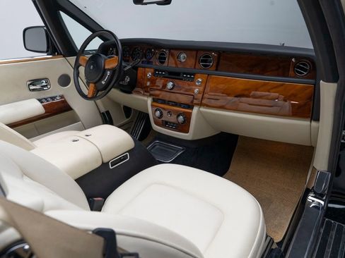 Used 2010 Rolls-Royce Phantom Drophead Coupe RWD image 34
