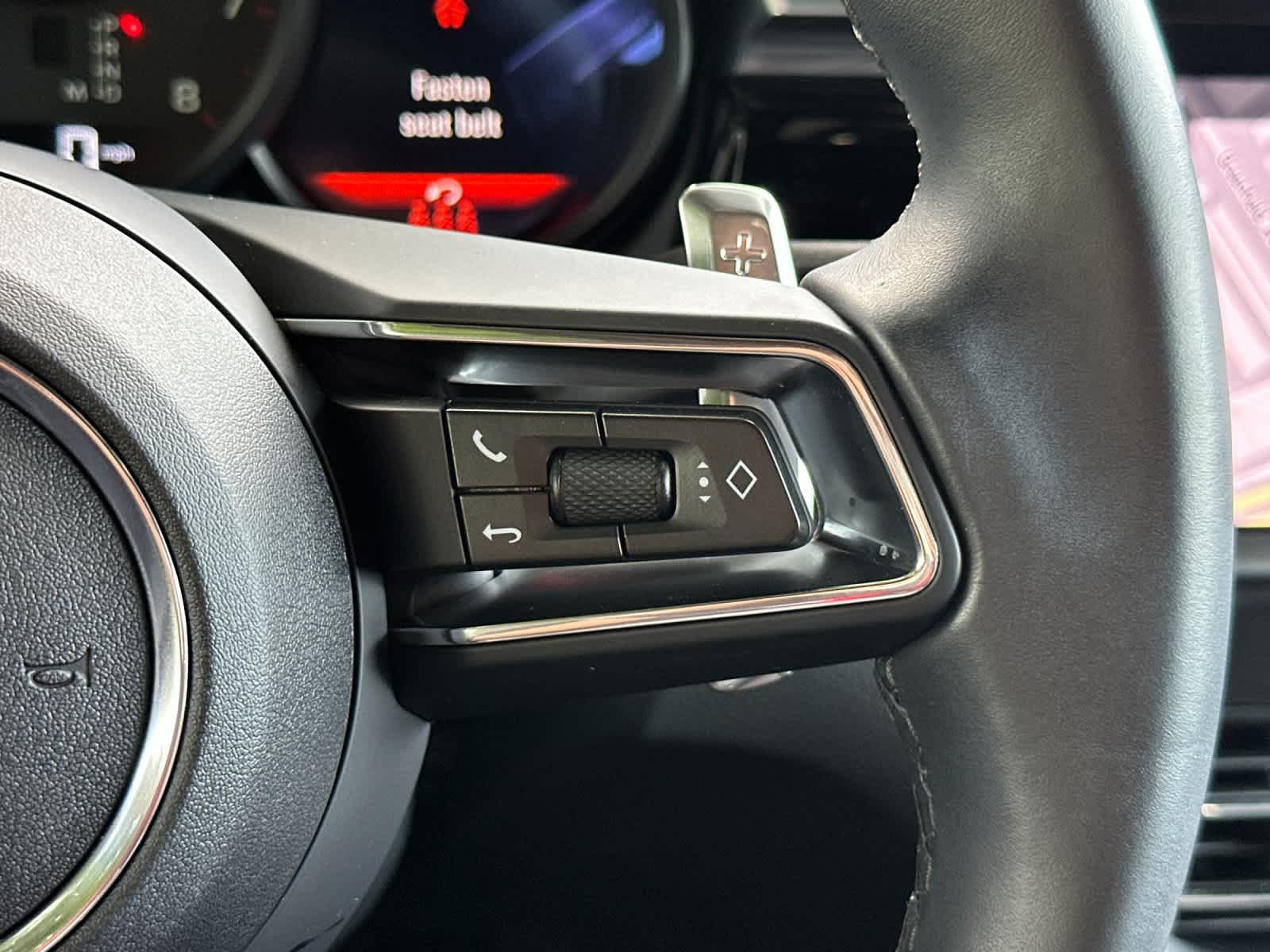 Certified 2024 Porsche Macan AWD/4WD image 27