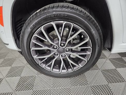 Used 2023 Jeep Grand Cherokee L Summit AWD/4WD image 10