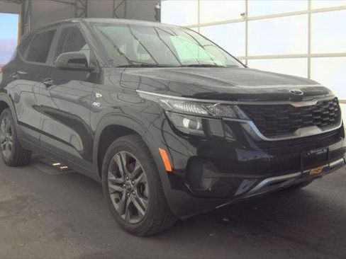 Used 2021 Kia Seltos LX AWD/4WD image 4