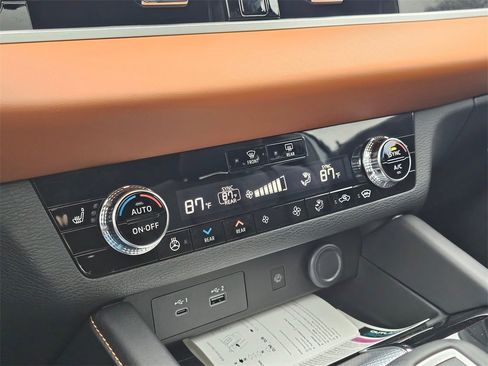 New 2025 Mitsubishi Outlander SEL image 21