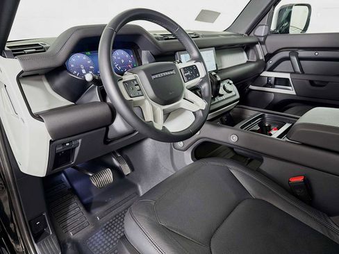 Used 2024 Land Rover Defender 110 S image 9