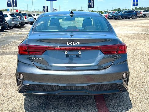 Used 2024 Kia Forte LXS FWD image 7