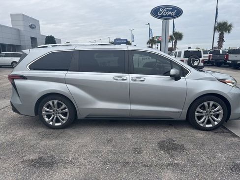 Used 2021 Toyota Sienna Platinum image 8
