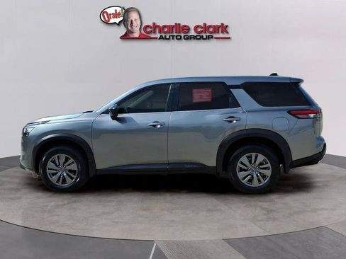 Certified 2025 Nissan Pathfinder S FWD image 2