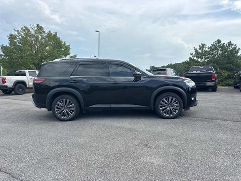 Used 2023 Nissan Pathfinder SL w/ SL Premium Package AWD/4WD image 4