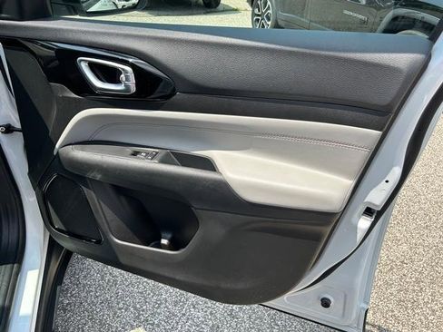 Used 2024 Jeep Compass Limited image 30