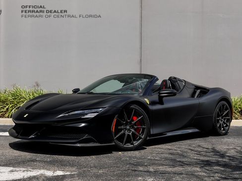 Used 2022 Ferrari SF90 Spider image 1