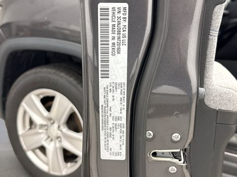 Used 2022 Jeep Compass Latitude AWD/4WD image 11