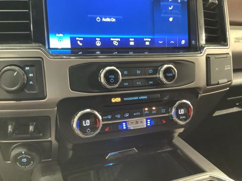 Used 2022 Ford F350 Platinum w/ FX4 Off-Road Package AWD/4WD image 16