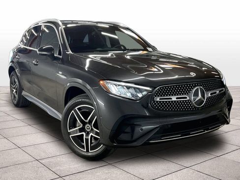 Used 2025 Mercedes-Benz GLC 350e 4MATIC image 2