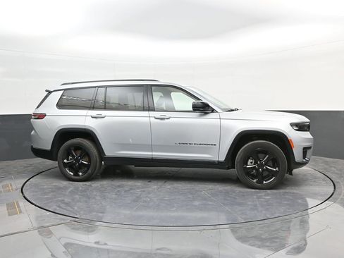 Used 2023 Jeep Grand Cherokee L Laredo AWD/4WD image 9