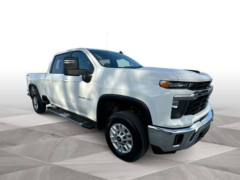 Used 2025 Chevrolet Silverado 2500 LT w/ Convenience Package AWD/4WD image 2