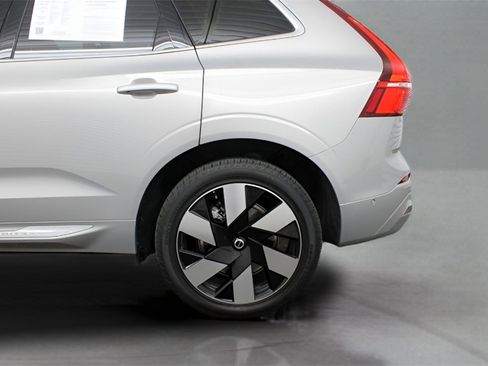 Certified 2023 Volvo XC60 T8 Ultimate image 14