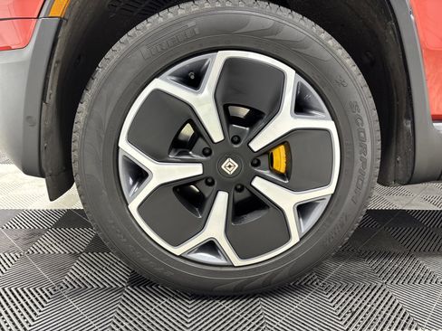 Used 2024 Rivian R1S Adventure image 9