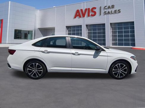 Used 2025 Volkswagen Jetta Sport FWD image 5