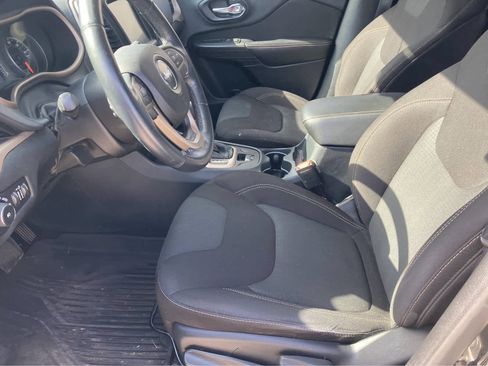 Used 2016 Jeep Cherokee Latitude AWD/4WD image 6