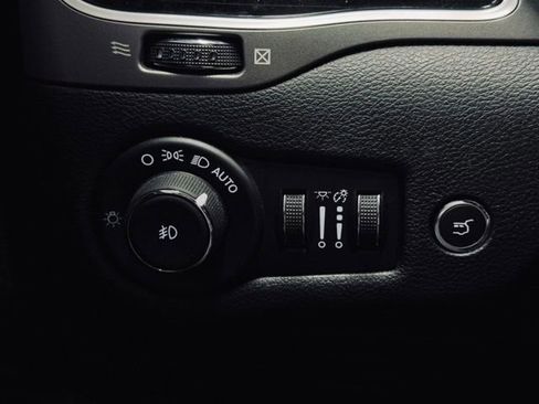 Used 2022 Jeep Cherokee Limited image 32