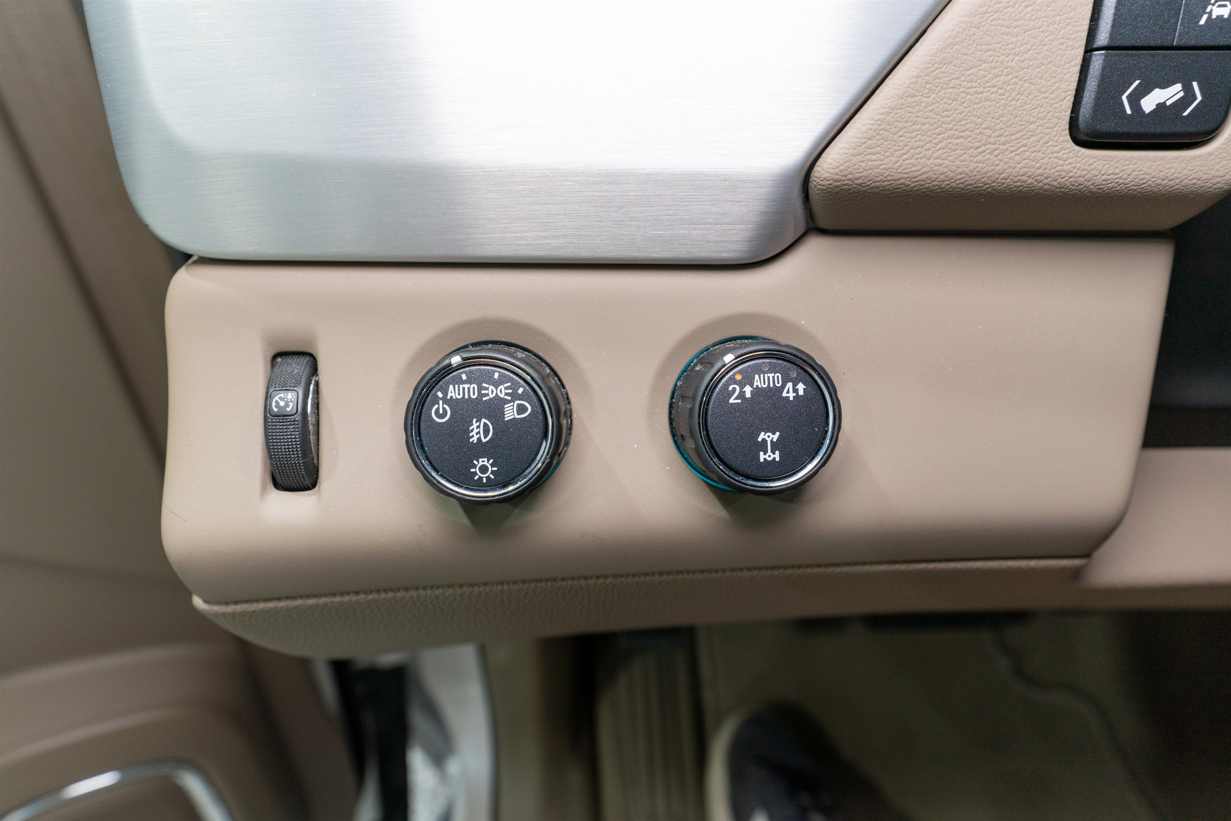 Used 2019 GMC Yukon SLT w/ Premium Edition AWD/4WD image 30