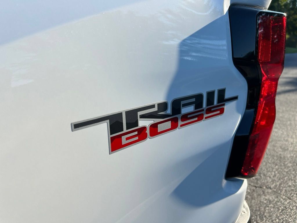 New 2026 Chevrolet Colorado Trail Boss AWD/4WD image 25