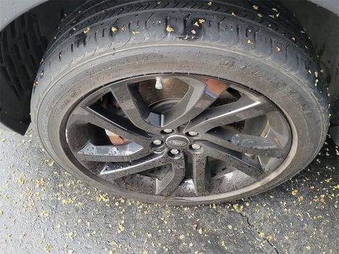 Used 2018 Land Rover Discovery Sport HSE image 2