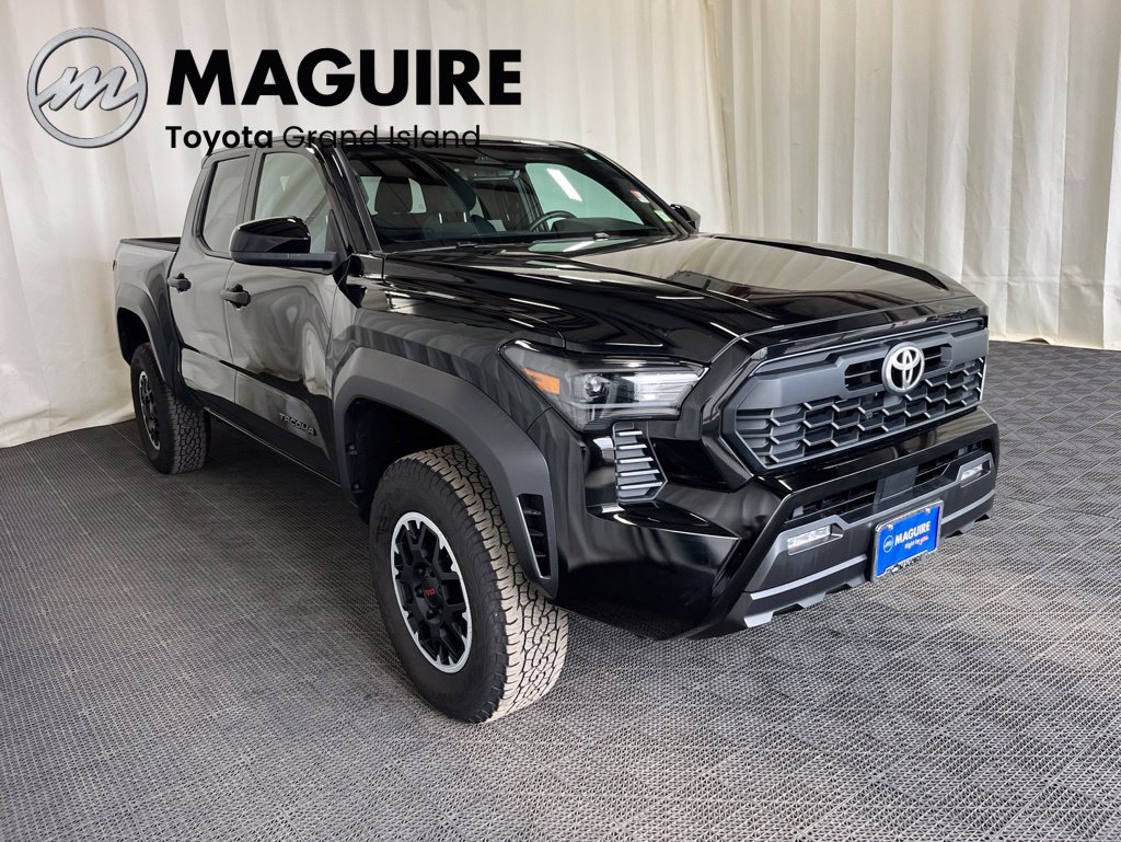 Used 2024 Toyota Tacoma TRD Off-Road AWD/4WD image 31