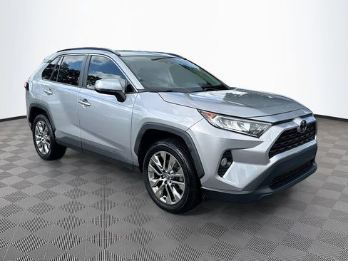 Used 2021 Toyota RAV4 XLE Premium FWD image 4
