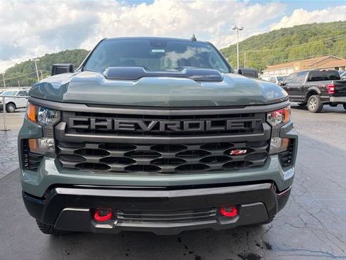 Used 2025 Chevrolet Silverado 1500 Custom Trail Boss AWD/4WD image 2