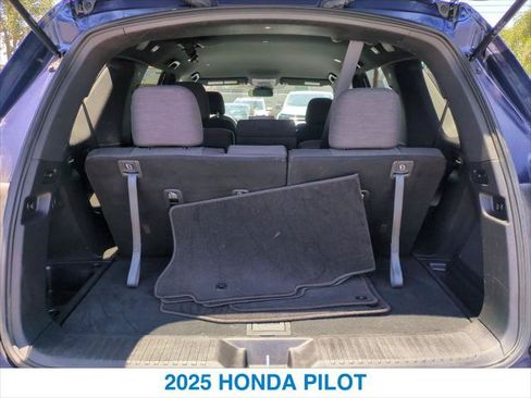 Certified 2025 Honda Pilot Sport image 23