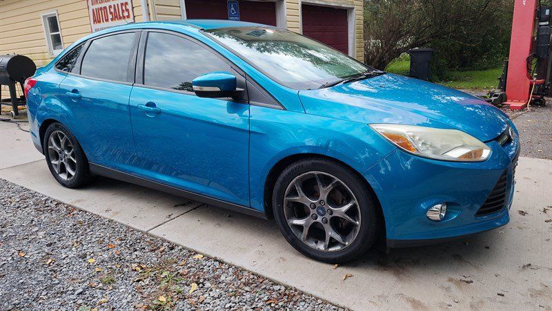 Used 2014 Ford Focus SE w/ Equipment Group 201A FWD image 2