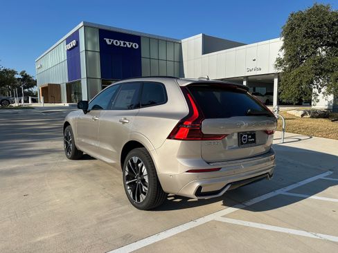 Used 2026 Volvo XC60 B5 Plus w/ Protection Package Premier AWD/4WD image 4
