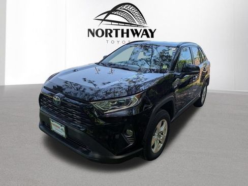 Used 2021 Toyota RAV4 XLE w/ XLE Grade Weather Package AWD/4WD image 7