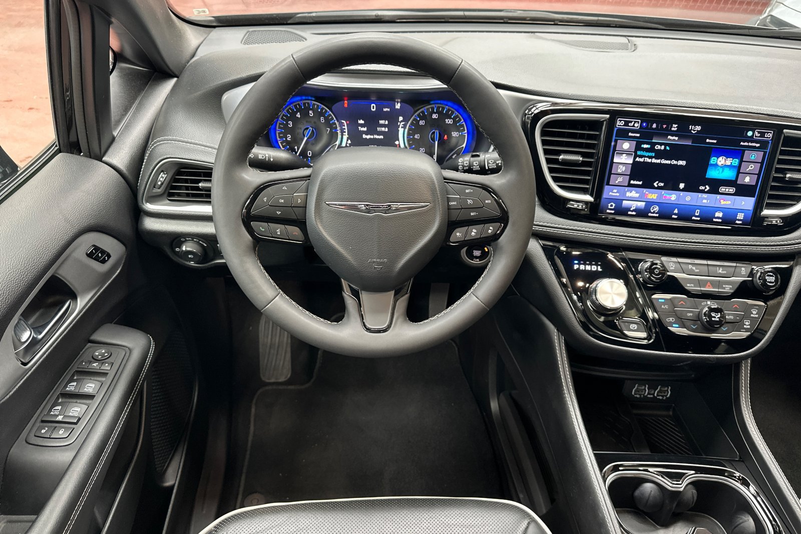 Used 2025 Chrysler Pacifica Limited FWD image 19