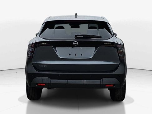 Used 2025 Nissan Kicks SV w/ Charging Package image 6