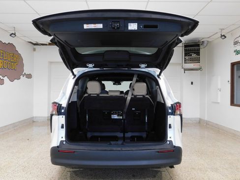 Used 2021 Toyota Sienna XLE image 76