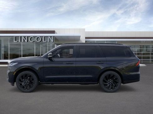 New 2025 Lincoln Navigator Reserve w/ Jet Appearance Package AWD/4WD image 3