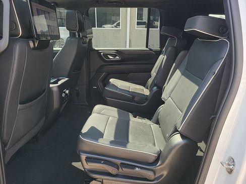 Used 2023 GMC Yukon XL SLT w/ SLT Premium Package RWD image 26