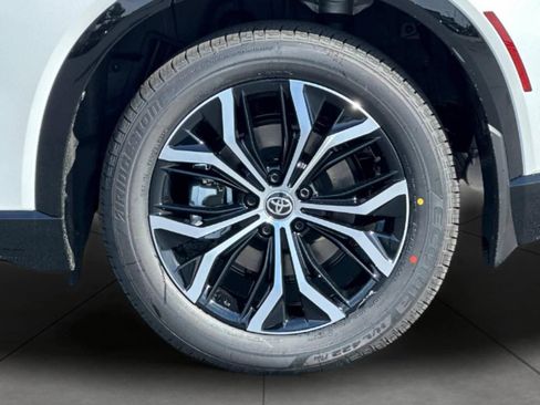 New 2026 Toyota Crown Signia AWD/4WD image 33
