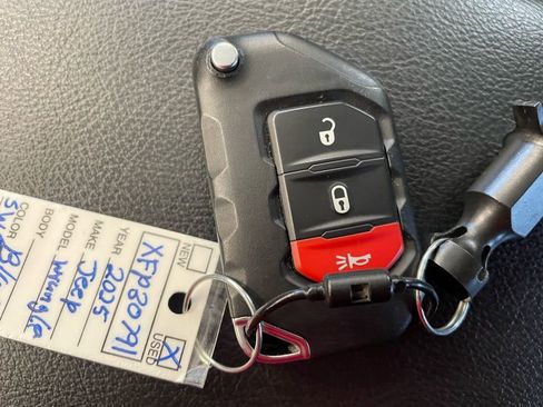 Used 2025 Jeep Wrangler Rubicon image 20