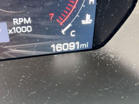 Used 2024 GMC Canyon Denali image 18